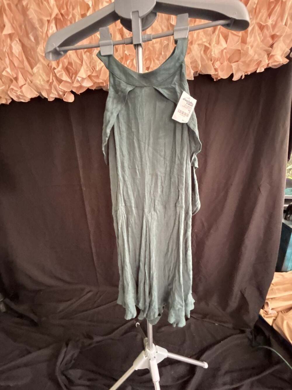 Charlotte Russe Women's Textured Cold Shoulder Romper in Dark Green